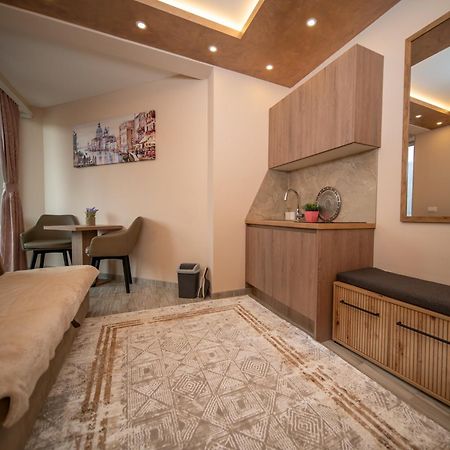Sm Exclusive Apartments วิโซโค ภายนอก รูปภาพ